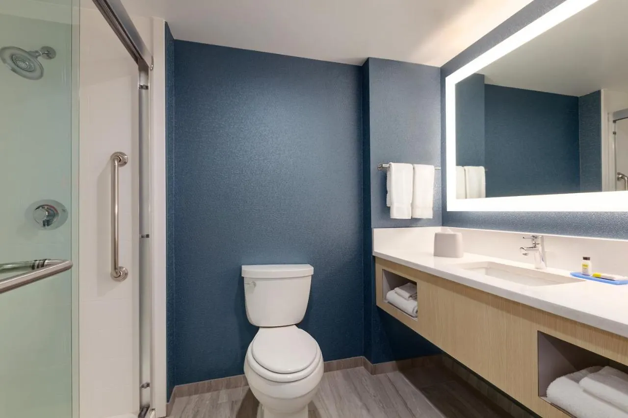 Holiday Inn Express Hotel & Suites Norfolk Airport By Ihg