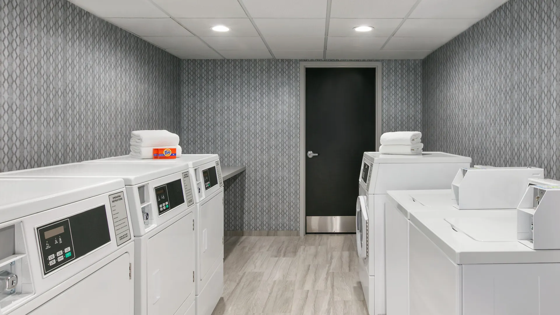 Holiday Inn Express Hotel & Suites Norfolk Airport By Ihg