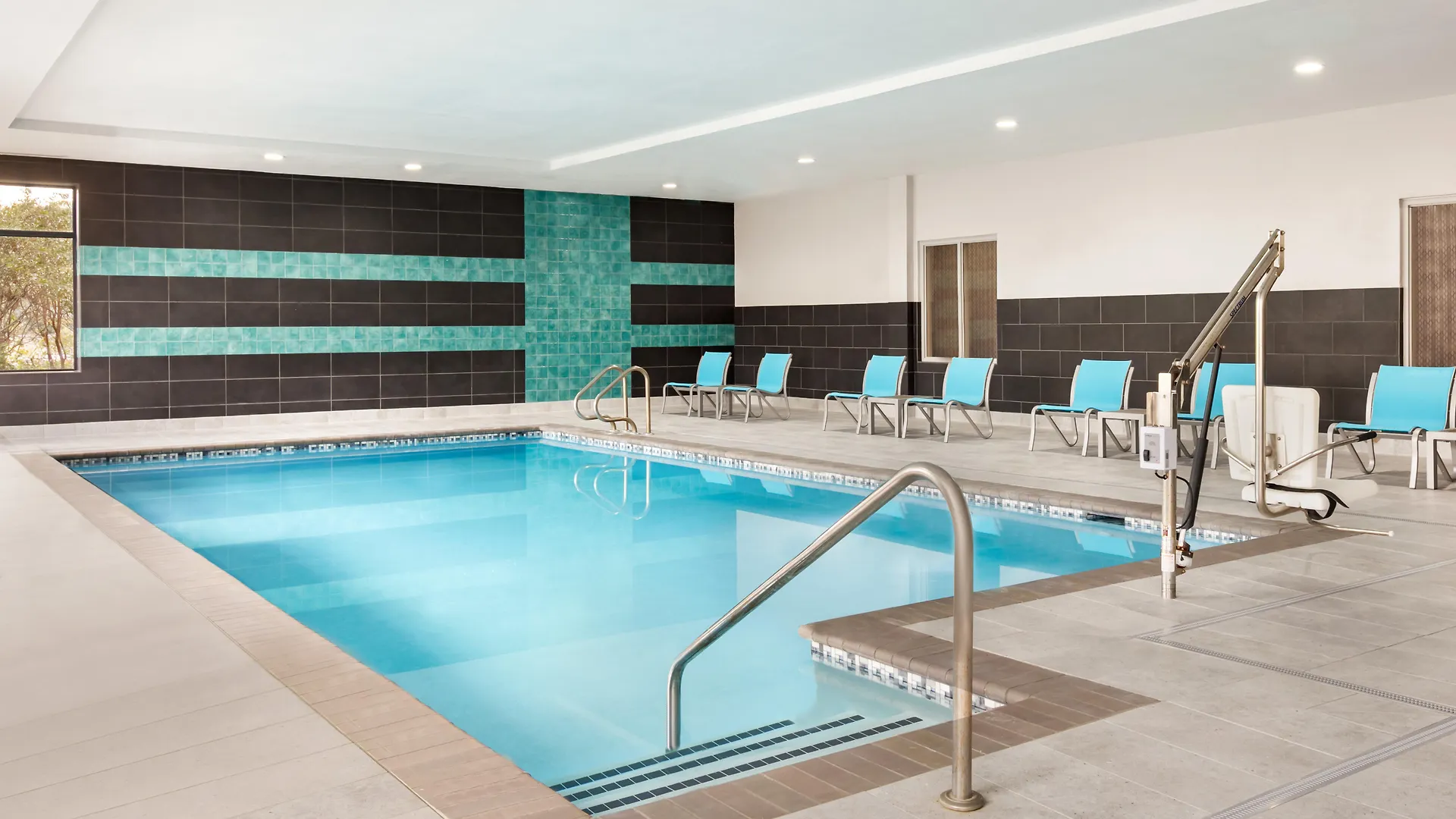 Holiday Inn Express Hotel & Suites Norfolk Airport By Ihg 2*,  United States