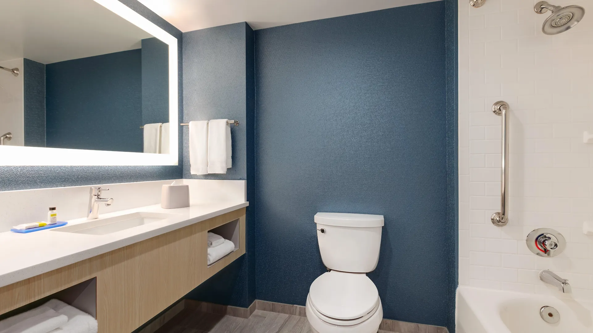 **  Holiday Inn Express Hotel & Suites Norfolk Airport By Ihg United States